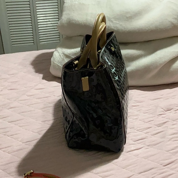 Elegant Black and Yellow Handbag